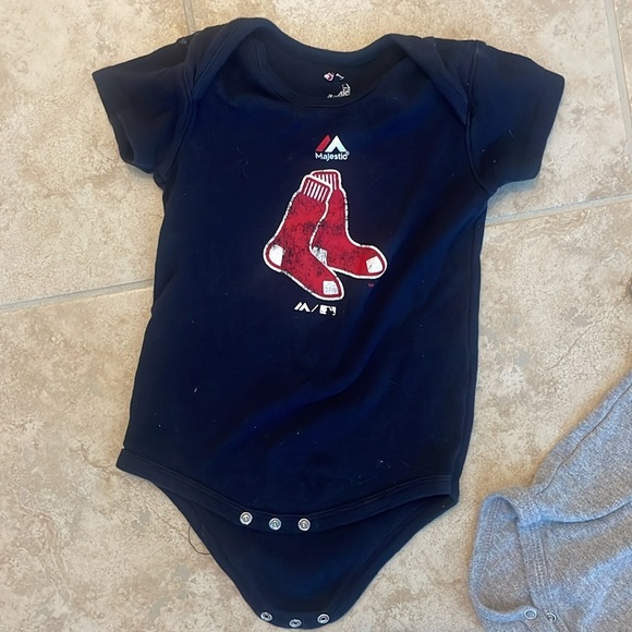 2-Piece Baby Boy Size 18M Red Sox Onesies​ - Picture 5 of 7